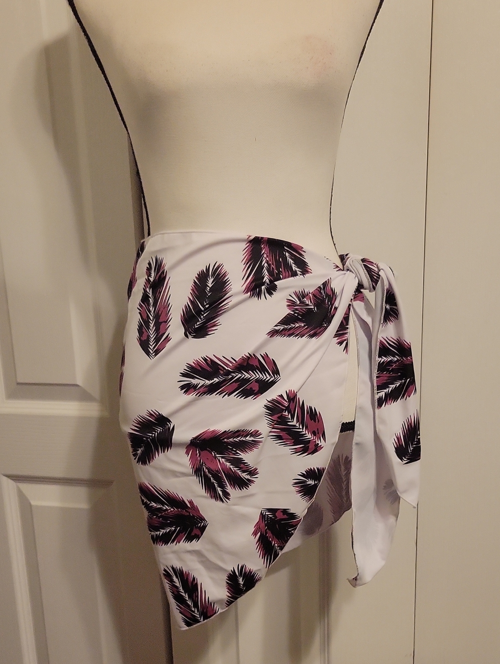 White Feather Print Sarong Tie Skirt Xl